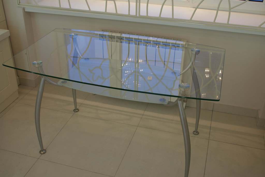  стол обеденный столешница стекло обычное --салон